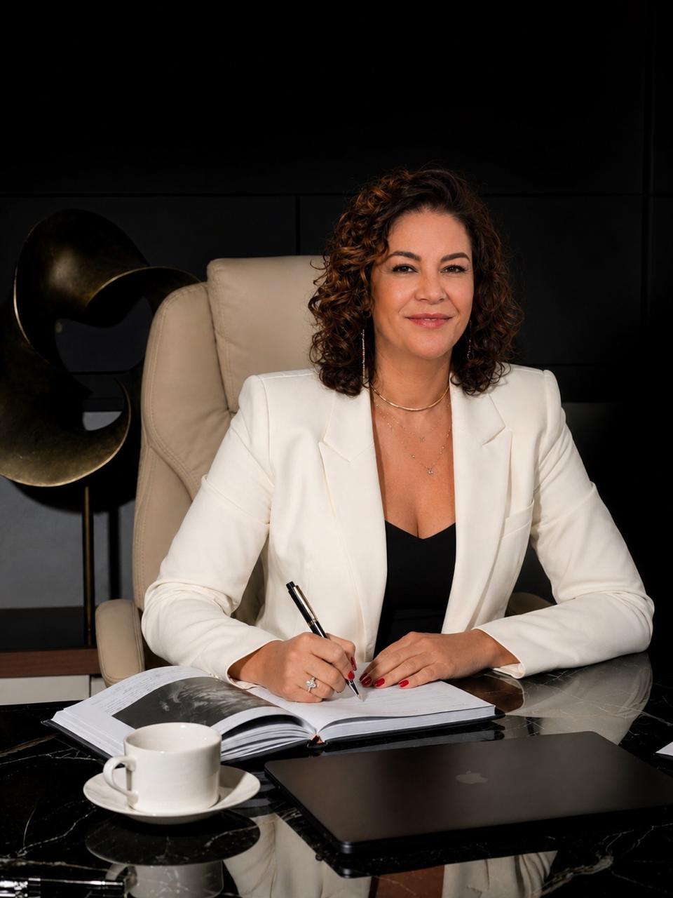 Letícia de Mello Oberto em seu escritório